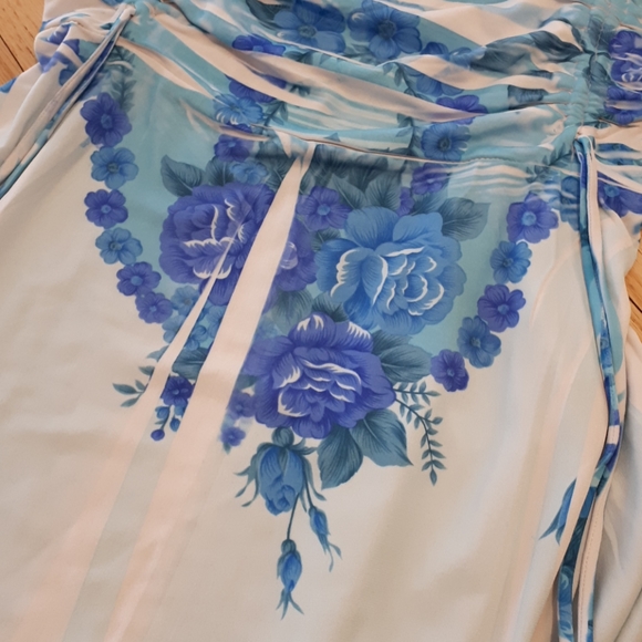 TWIK by SIMONS blue and white camisole - Picture 3 of 4